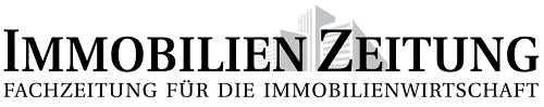 'Immobilienzeitung' Logo, das QUIN Investment's Beiträge und Leistungen im Immobiliensegment von Kreuzberg betont.